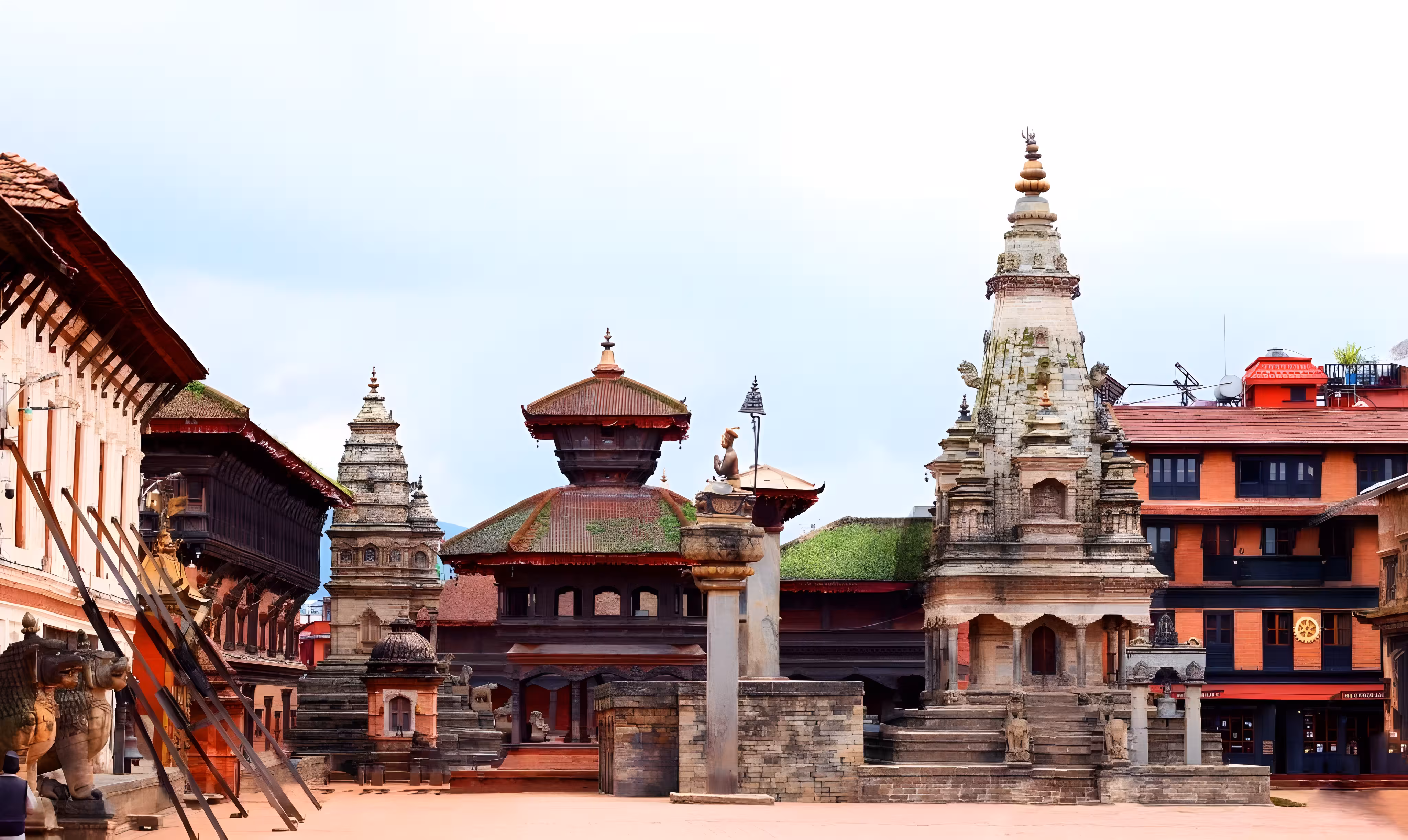 Plaza Durbar de Bhaktapur con arquitectura tradicional nepalesa durante un viaje de lujo al norte de la India con Nepal