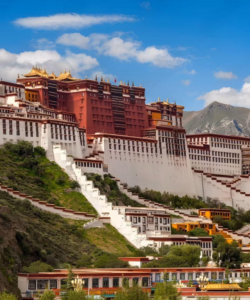 Lhasa en el Tíbet durante un viaje de lujo Norte de India con Nepal y Tíbet en 20 días
