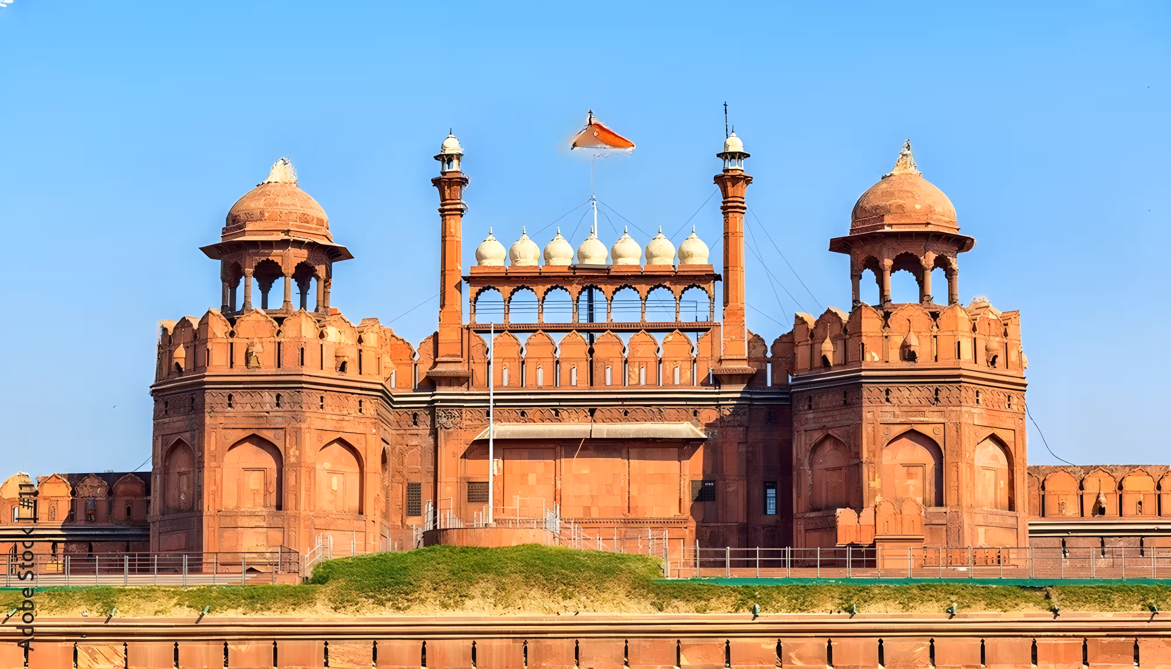 Fuerte Rojo de Delhi, monumento histórico mogol y Patrimonio de la Humanidad en India